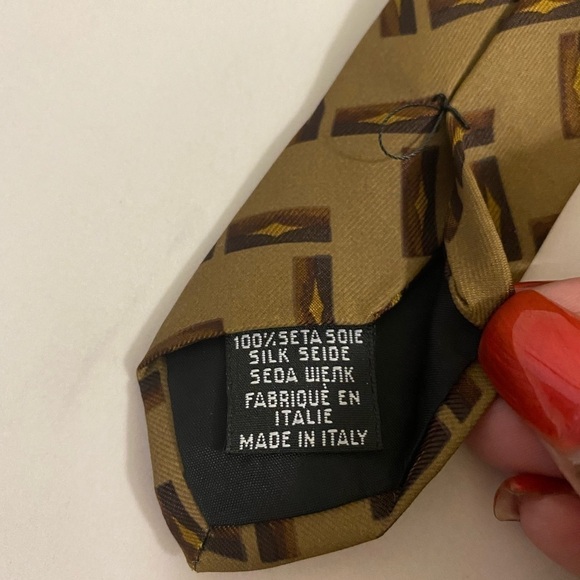 Hugo Boss classic corpcore tan/black geometric silk necktie - Picture 3 of 3